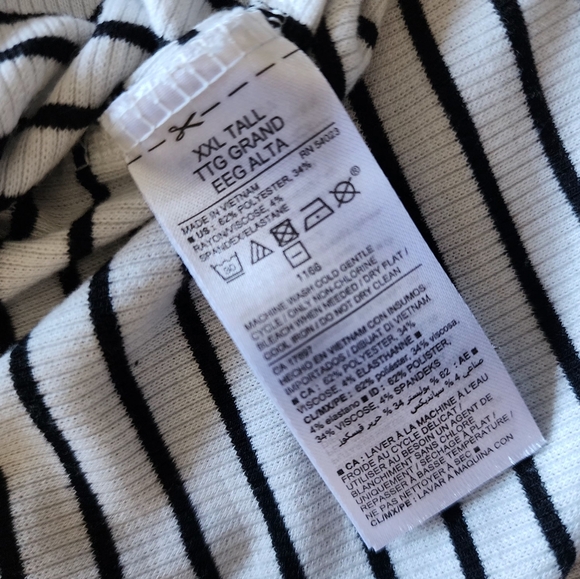 2/20$ Old navy black/ white striped long sleeves knit sweater, XXL - Picture 7 of 11